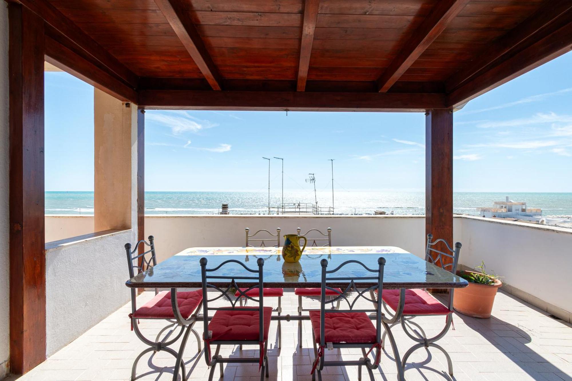Ferienwohnung Ostia Attico Fronte Mare Exterior foto
