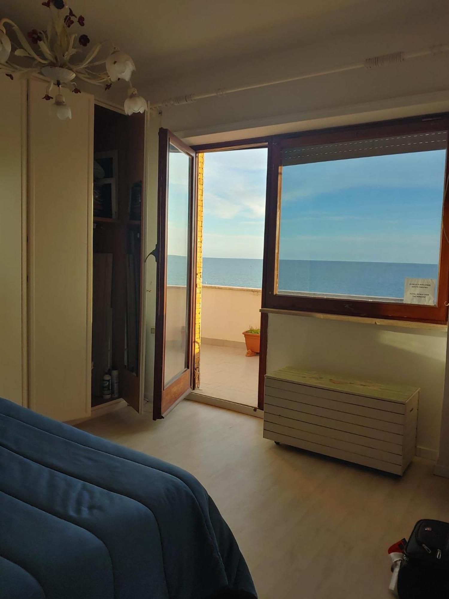 Ferienwohnung Ostia Attico Fronte Mare Exterior foto