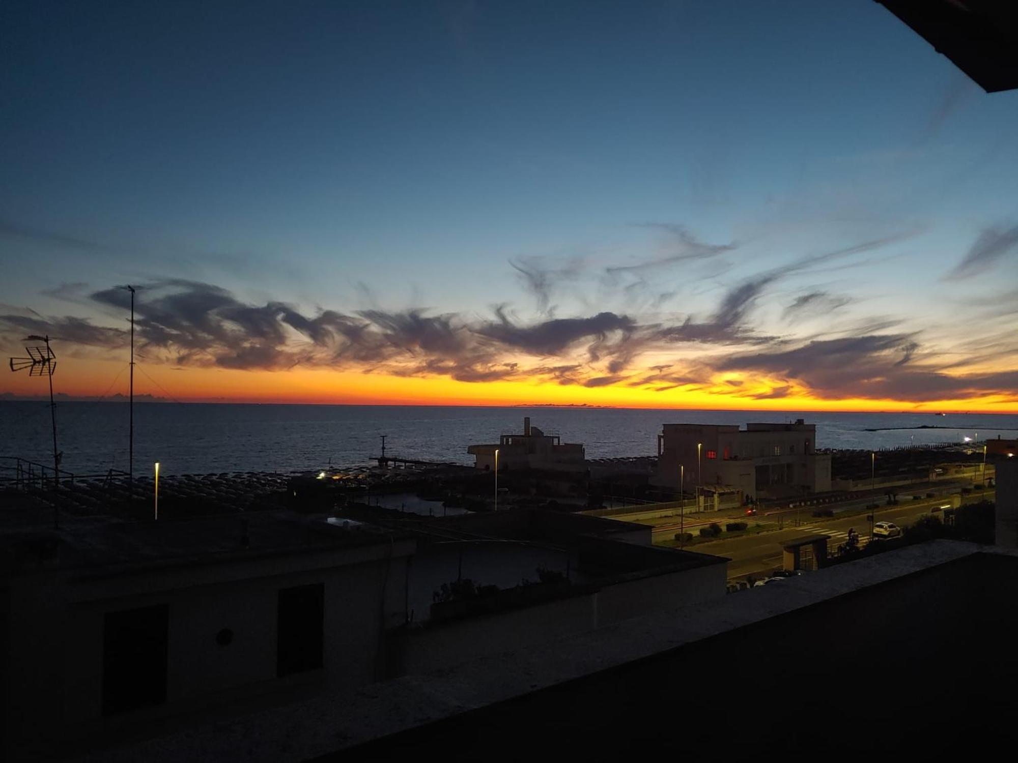 Ferienwohnung Ostia Attico Fronte Mare Exterior foto